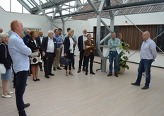 Koen Pelgrom talks about the breeding, how the facilities have been arranged in the new building, about sequencing the DNA of the cyclamen, the search for markers (which, for example, make the crop heat-resistant or confer certain resistance) and all other activities with which he and his colleagues are involved with at Schoneveld.
